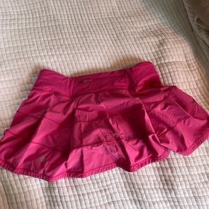 Tennis skirt! Perfect for spring. No signs on wear!